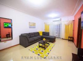 Shan's Manor.... Excellent Location!!!, apartamento em Kingston