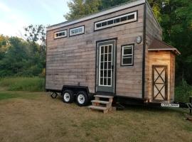 Adirondack Country Living Tiny House Village, country house in Canton