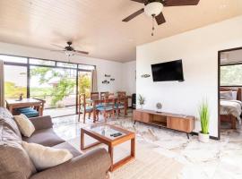 Penthouse Suite w/ Ocean and Pool View, apartment in Nicoya