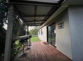 CBR Equine Cottage, hotel-fazenda rural em Amamoor