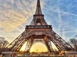 Eiffel Tower 5 bedrooms 10 guests with 2 Carpark