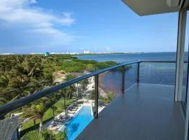 Peninsula Luxury Apartments, ocean front with fully insured SUV included