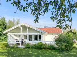 Beautiful Home In Borgholm With Wifi، كوخ في بورغولم