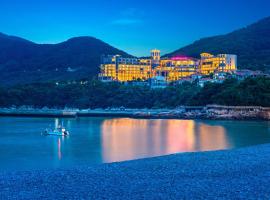 Crowne Plaza Zhoushan Seaview, an IHG Hotel: Zhoushan şehrinde bir otel