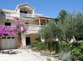 Apartments Jagoda, hotel in Bol