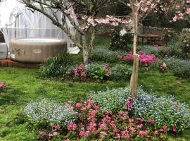 Flowerhaven - glamping dome, hotel met jacuzzi's in Hamilton