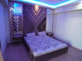 2 BED FURNISHED APARTMENT – tani hotel w mieście Dhok Sandemār