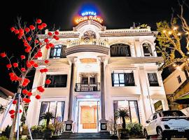 Hotel Hoa Nắng, hotel v destinaci Bao Loc