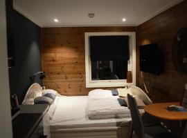 Fossheim Lodge - komfortabel minileilighet，Torset的木屋
