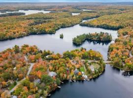 3 bedrooms waterfront Cottage, beach hotel in Parry Sound