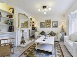 Pass the Keys Bright Cosy Cottage in Esher, West End โรงแรมในเอสเชอร์
