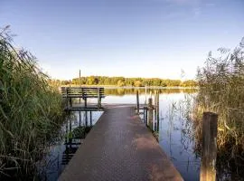 Ferienhaus Haus am See mit Wassergrundstück