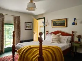 The Ell, a Historic, Luxurious 2 bed, 2 bath Private Suite in Lovell