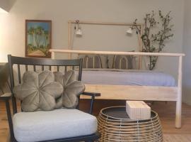 סוויטה על שביל הים, hotel v destinaci Atlit