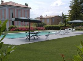 Borgo Sorbatti, hotel amb aparcament a Loro Piceno