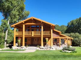BuffaloPeaks Lodge, hotel with hot tubs in Buena Vista