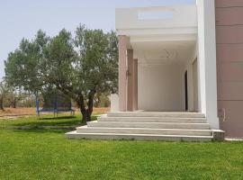 maison spacieuse et lumineuse, cabaña o casa de campo en Hammamet Sud