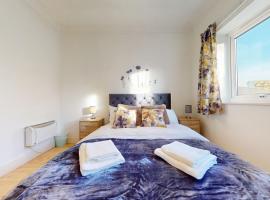 The Cosy Bay Near Tower Bridge