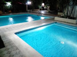 Villa Los Almendros - 2 pools and private tennis court, viešbutis mieste Bani