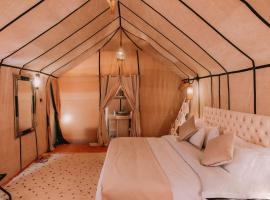 desert camp, luxe tent in Hassilabied
