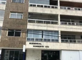 Alto padrão - Apartamento de 3 Quartos na badalada Praia do Morro a poucos passos da Areia - Elevador -Wi-Fi