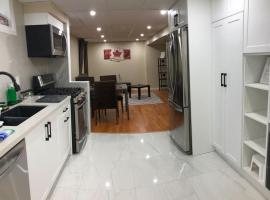 3 Spacious Bedroom Basement Apartment in Richmond Hill, hotel in Richmond Hill