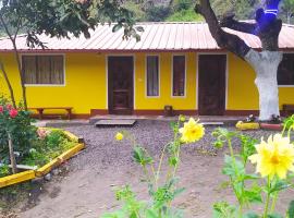 Casa Vacacional Los Guayacanes, country house in Baños