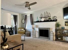 Lakeview - Lake Erie - Ashtabula, OH - 5 Min to GOTL - Fireplace- Deck - King Bed, hotel na praia em Ashtabula