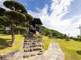 Keiko"s Home 宮浦一日一組限定海の絶景オーシャンビューのラグジュアリー別荘2000m2BBQ可海釣公園, cottage in Fukuoka