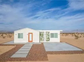 Modern & Private Desert Home w/ ez access and near Joshua Tree