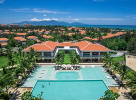 Ocean Villa Pool Retreat In Da Nang, hotell i Da Nang