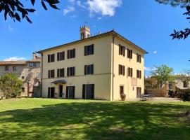 Tenuta Uzielli an elegant countryside villa, villa in Monteriggioni