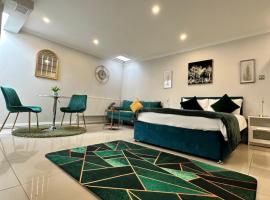 Luxury Studio Apartment، فندق في Harrow on the Hill