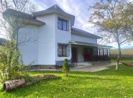 Fetal Hut - Плідна Хата, pet-friendly hotel in Verkhovyna