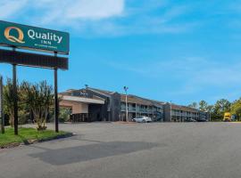 Quality Inn Fort Jackson, hotel v destinácii Columbia