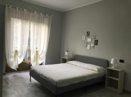 Il Borgo Antico: Vista su Reggia di Venaria Reale, hotel in Venaria Reale
