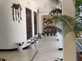 mamacollins homestay, hotel v destinaci Arusha