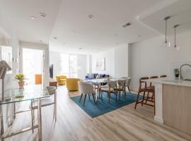 Sun-kissed 3BR Loft with Patio Minutes to NYC โรงแรมในโฮโบเกน