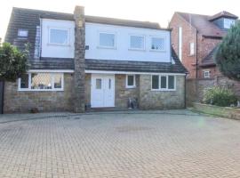Spacious self-contained annexe in Horbury, hotel with parking in Horbury