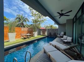 La Mer Luxury Private Pool Villa, hotel sa hidromasažnim kadama u gradu Pantai Čenang