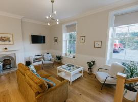 WENSLEYDALE, OLD SCHOOL ROOMS - Ground Floor Luxury Apartment in Richmond, North Yorkshire, luxury hotel in Richmond