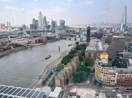Great River Thames View Entire Apartment in The Most Central London、ロンドンのビーチ周辺のバケーションレンタル