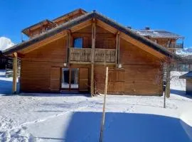 Chalet de 3 chambres a Le Devoluy a 200 m des pistes avec piscine partagee sauna et terrasse