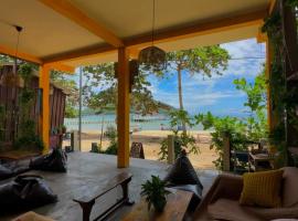 Seashell Guesthouse, bar and tattoos, hotel in Koh Rong Sanloem