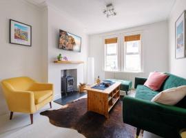 Pure B - Welcoming Bath City 3 Bed House Free Parking & Wifi, vila di Bath