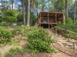 Le Chant des Pins Lodge & Spa Tour de Keyrié, hotel en La Mignarde