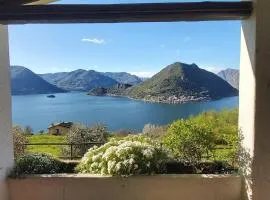 Villa Valeriana - vista esclusiva su Monte Isola - Lago d'Iseo