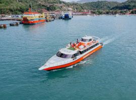 Gili Ferries Ganggari Speedboat、パダンバイの船上ホテル