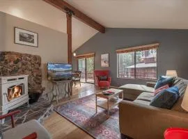 Cozy Pet-Friendly Cabin w Fenced-In Yard Close to Slopes with Great Spring Skiing Conditions