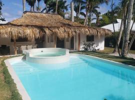 SO NICE Villa Las Terrenas near Ballenas Beach，拉斯特拉納斯的飯店